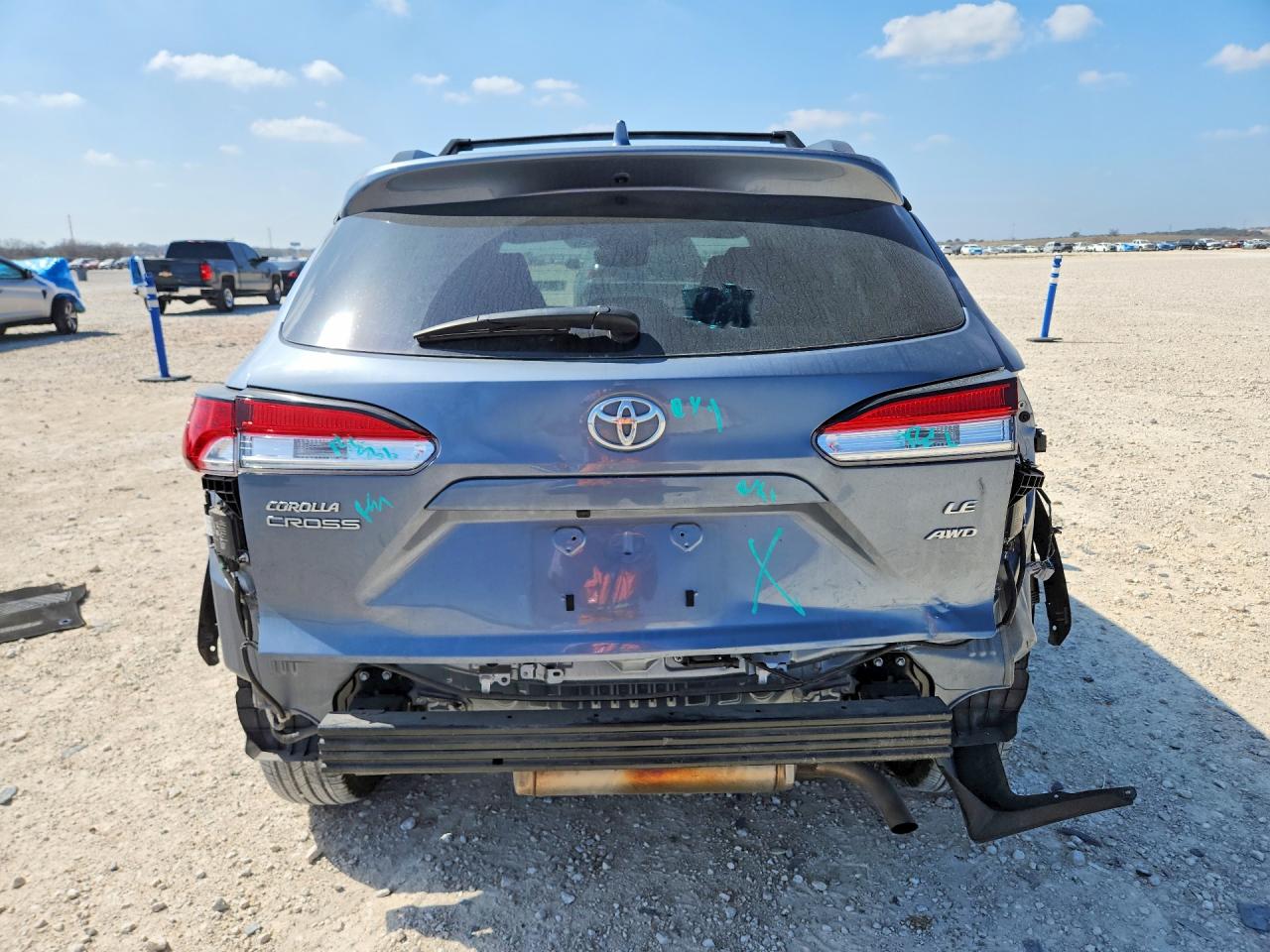 2024 TOYOTA COROLLA CROSS LE photo 11