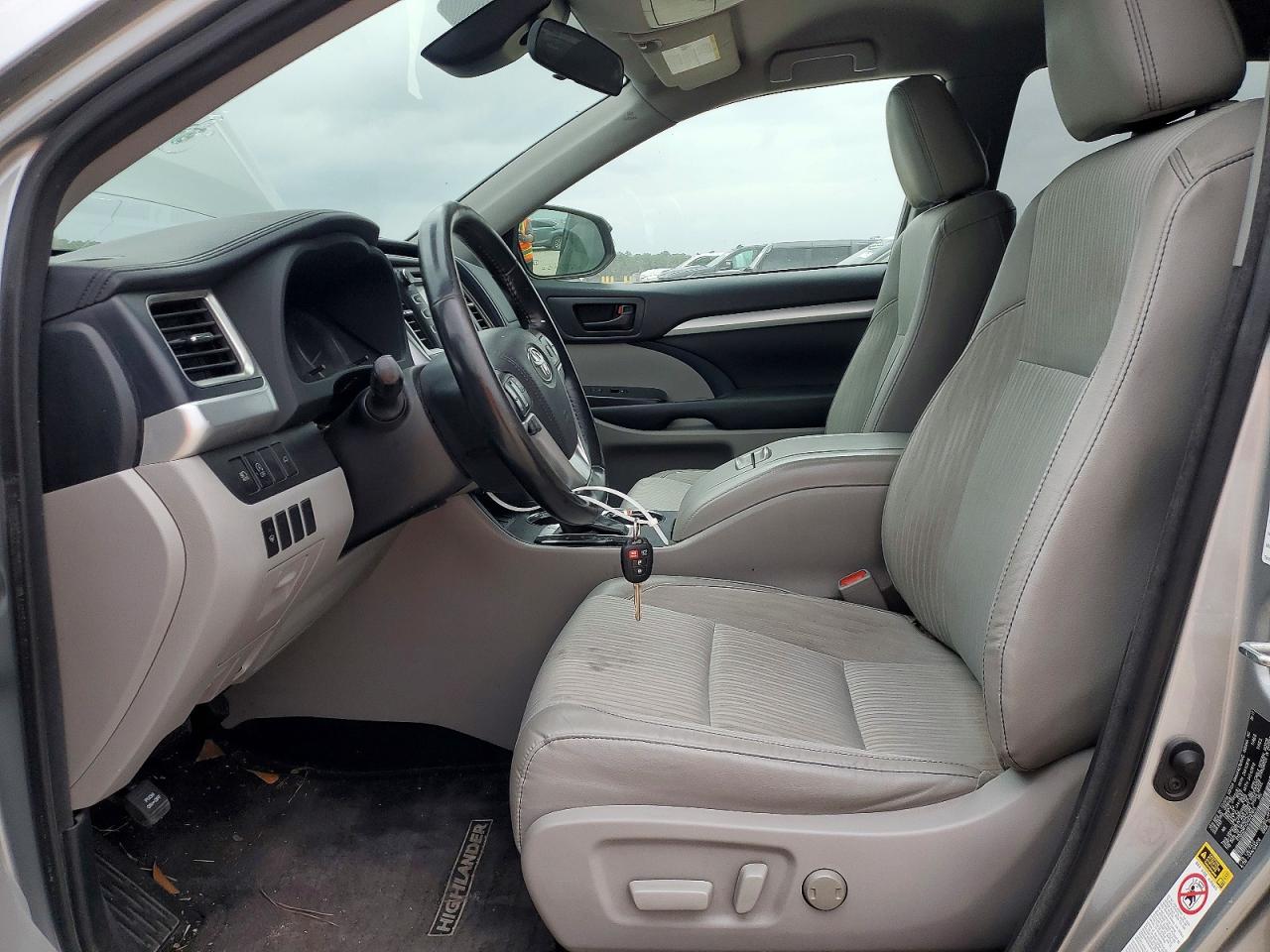 2017 TOYOTA HIGHLANDER LE PLUS photo 7
