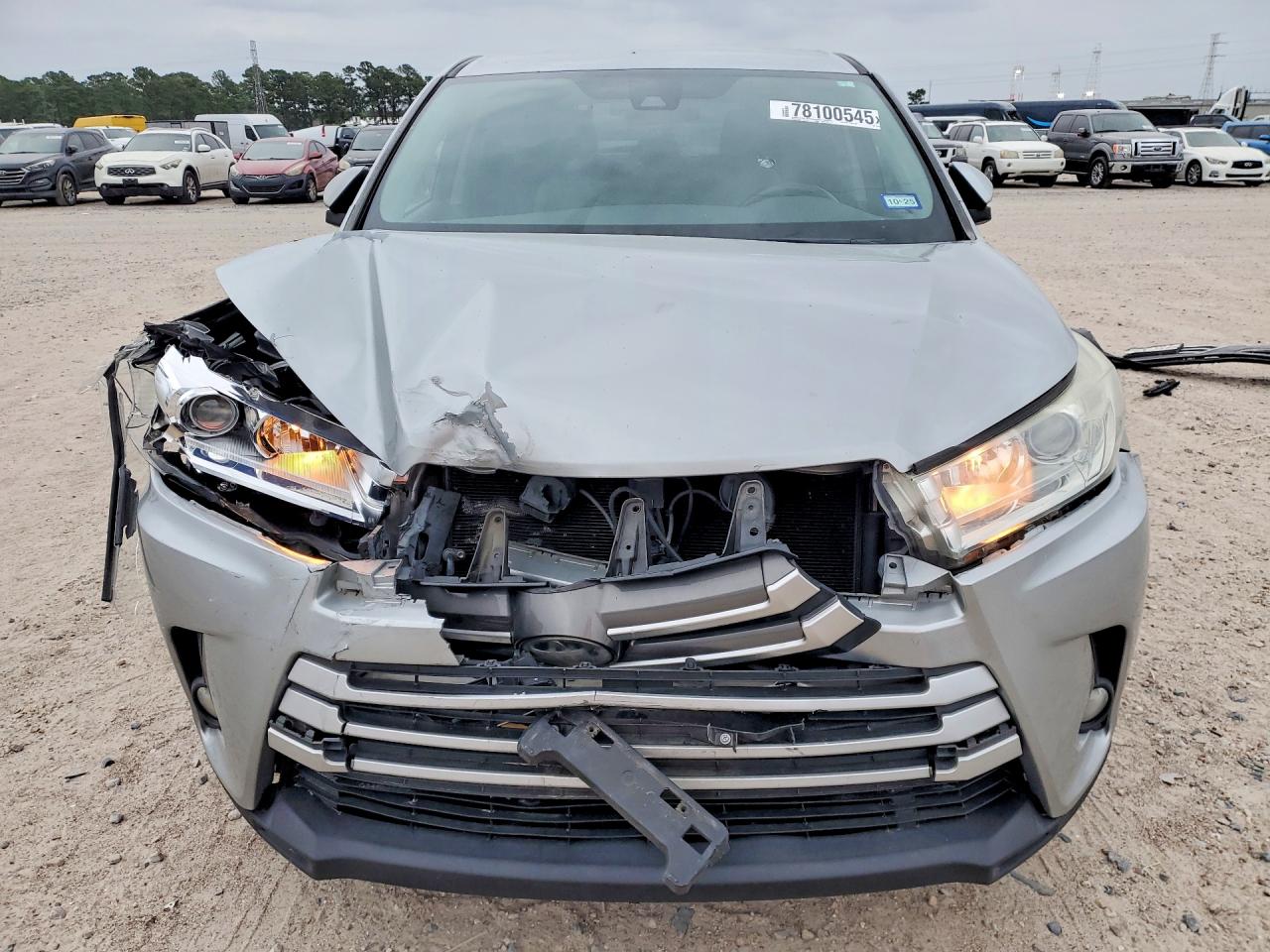 2017 TOYOTA HIGHLANDER LE PLUS photo 5