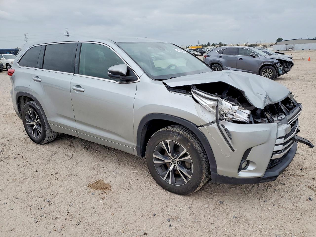 2017 TOYOTA HIGHLANDER LE PLUS photo 4