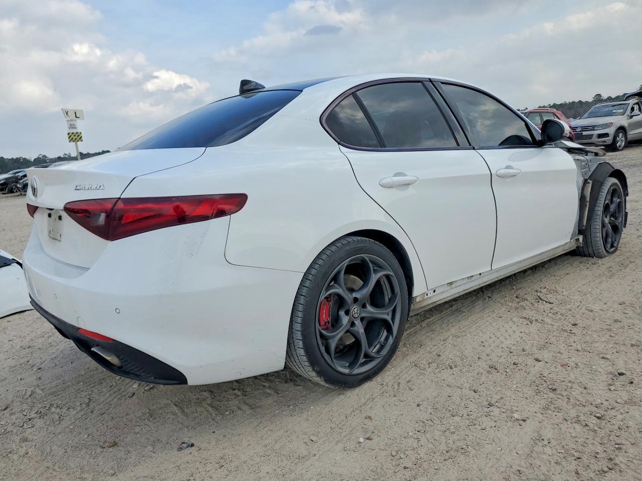 2018 ALFA ROMEO GIULIA TI Q4 photo 3