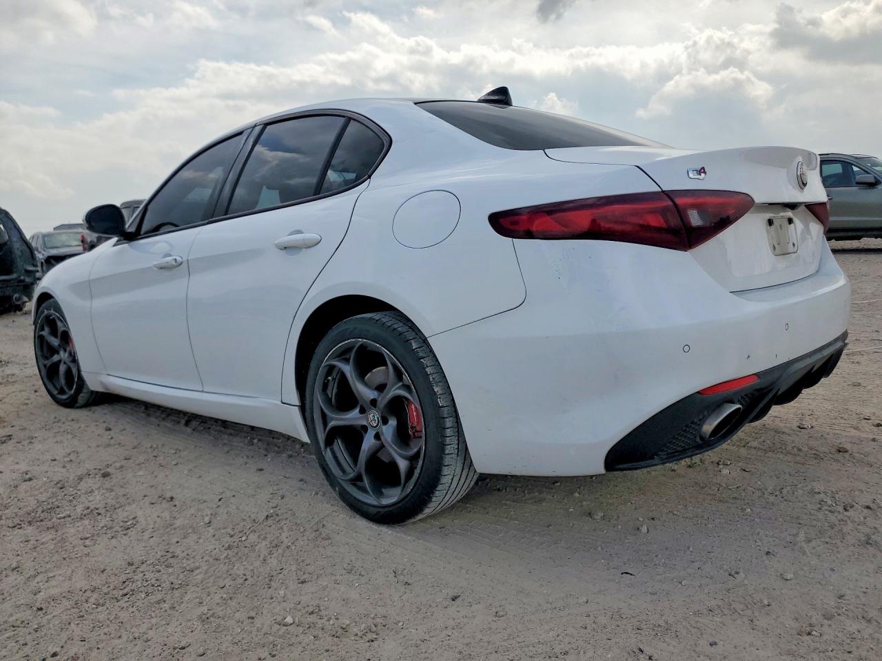 2018 ALFA ROMEO GIULIA TI Q4 photo 2