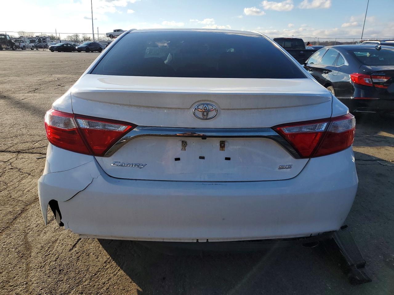 2017 TOYOTA CAMRY photo 16