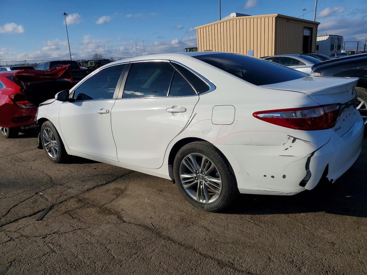 2017 TOYOTA CAMRY photo 4