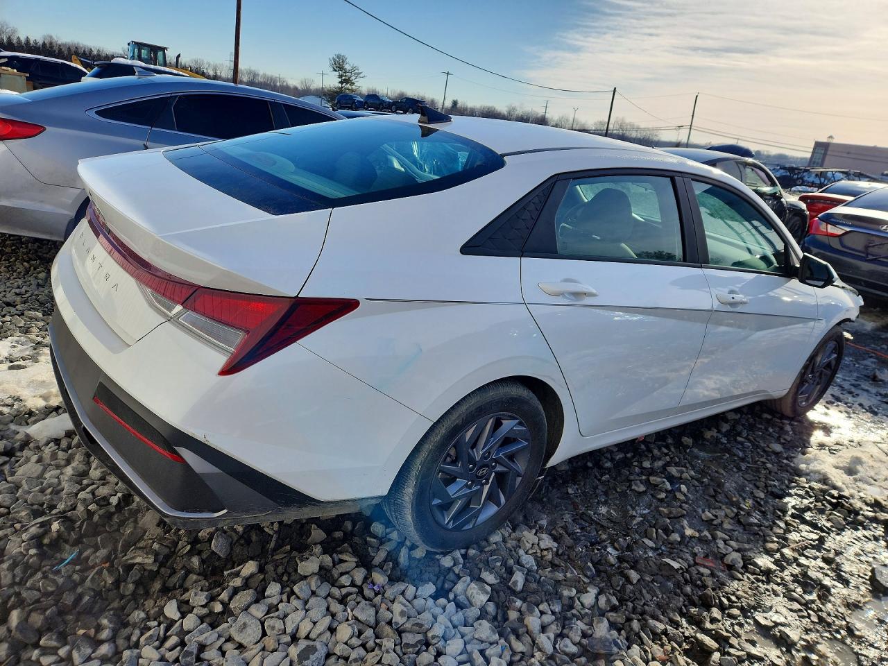 2024 HYUNDAI ELANTRA SEL photo 5