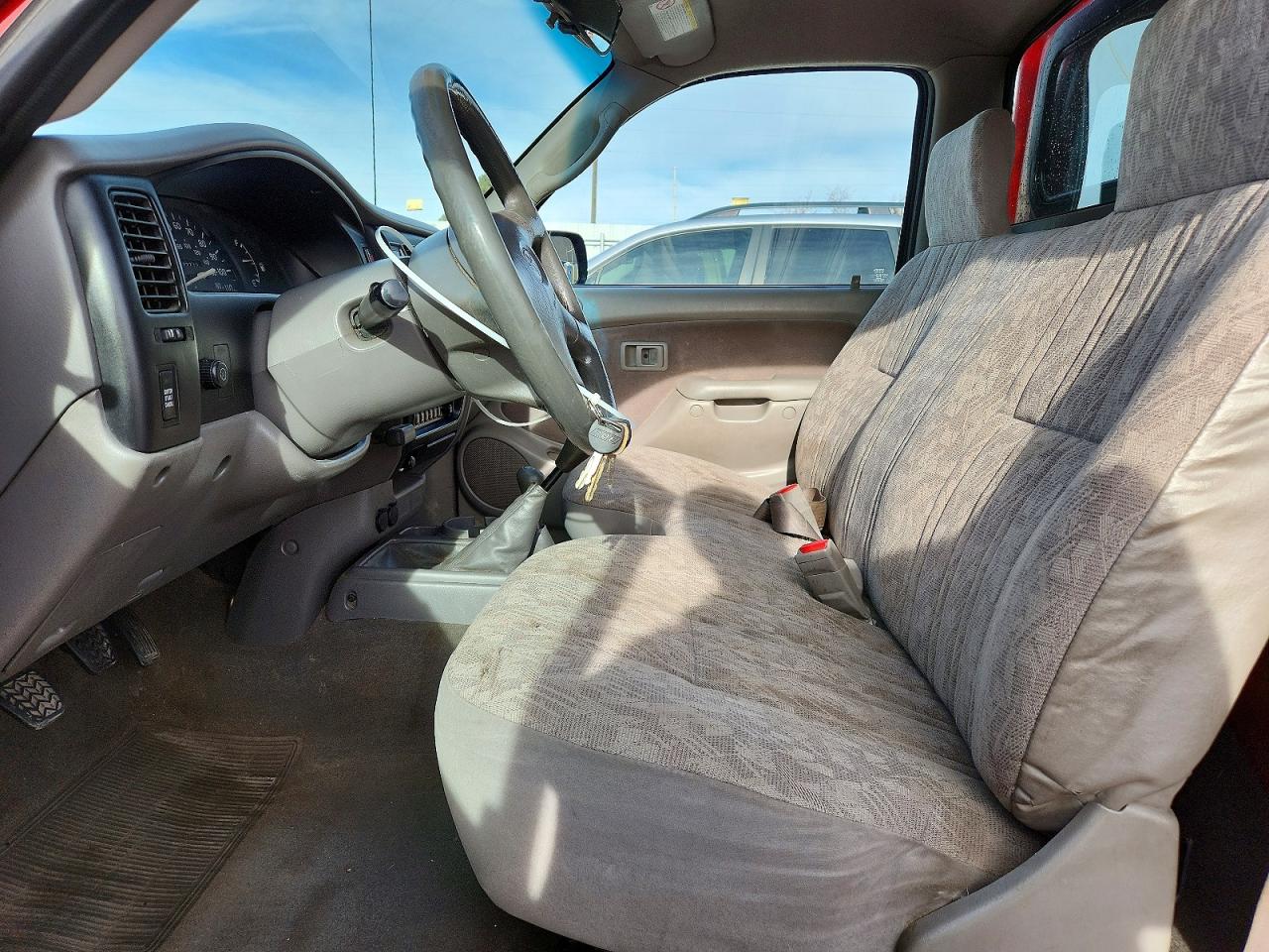 2001 TOYOTA TACOMA BASE photo 7
