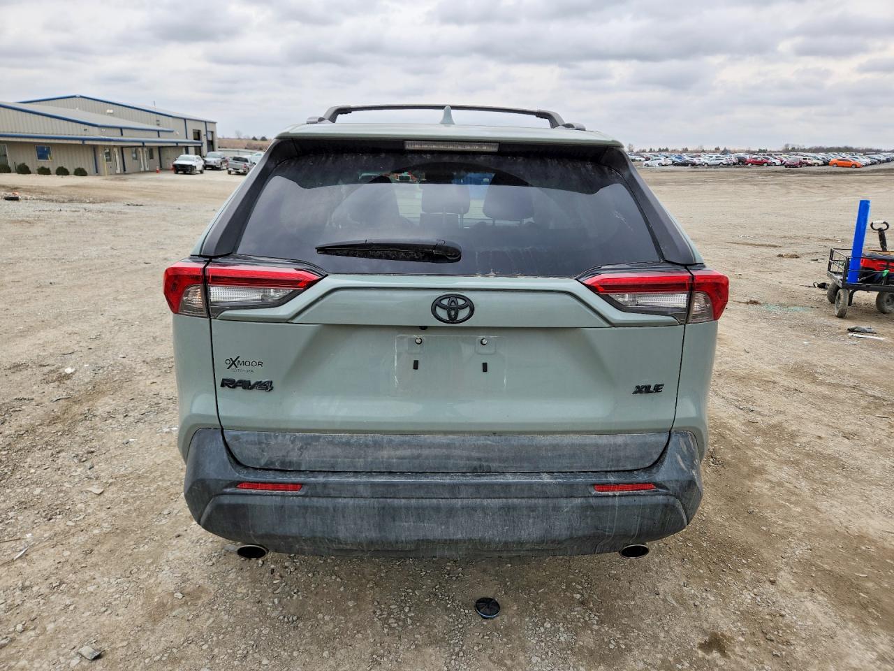 2021 TOYOTA RAV4 XLE photo 11