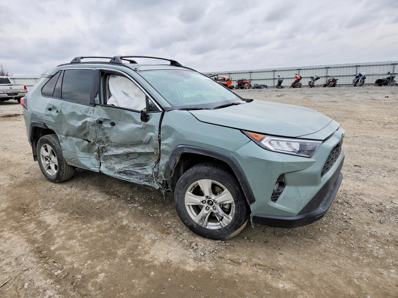 2021 TOYOTA RAV4 XLE photo 7