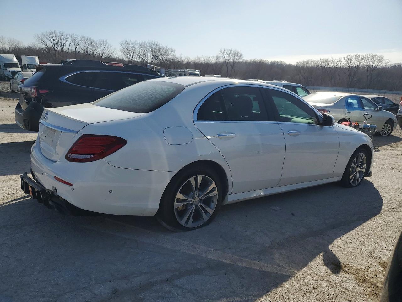 2017 MERCEDES-BENZ E 300 photo 5