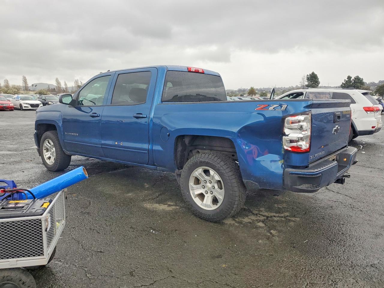 2018 CHEVROLET SILVERADO K1500 LT photo 2