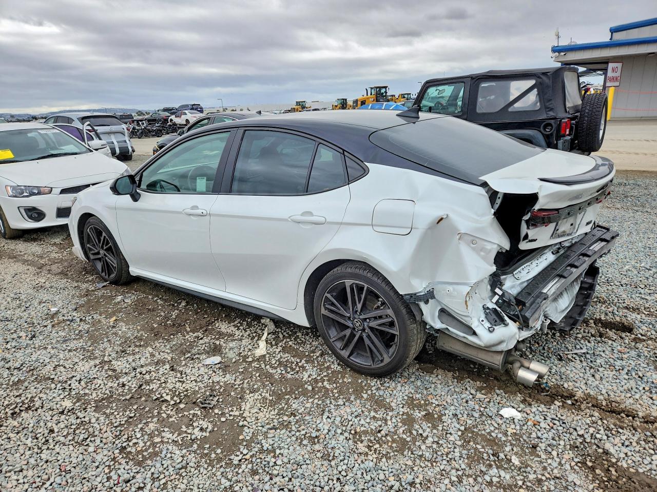 2025 TOYOTA CAMRY XSE photo 2
