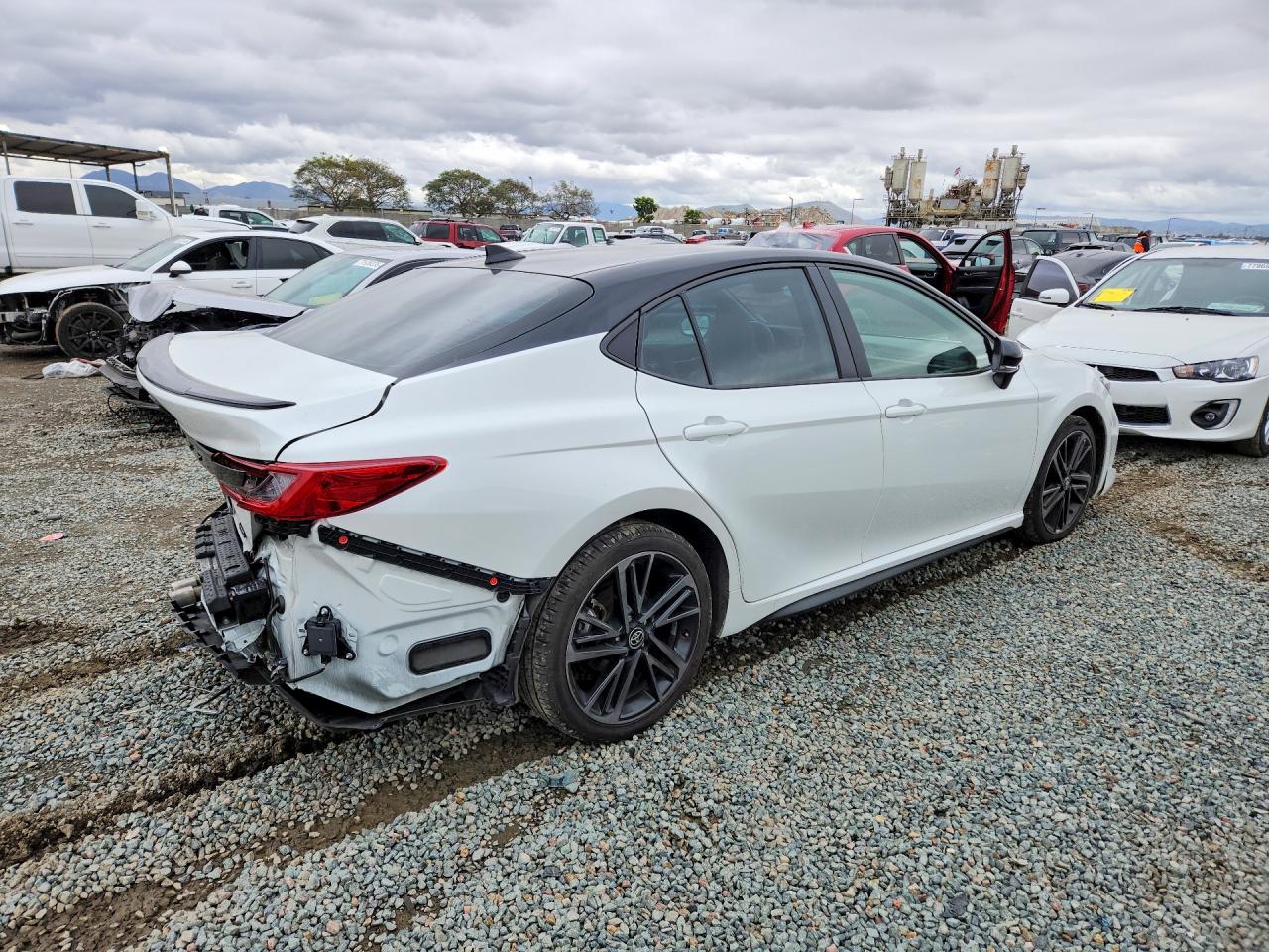 2025 TOYOTA CAMRY XSE photo 3