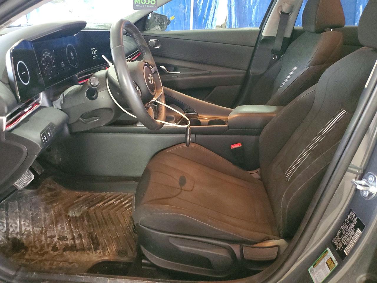 2025 HYUNDAI ELANTRA SEL photo 13