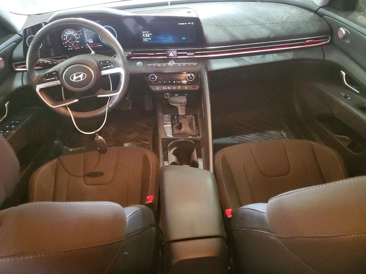 2025 HYUNDAI ELANTRA SEL photo 15