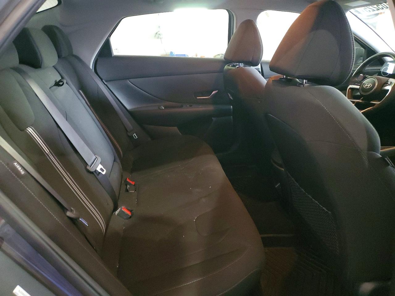 2025 HYUNDAI ELANTRA SEL photo 19