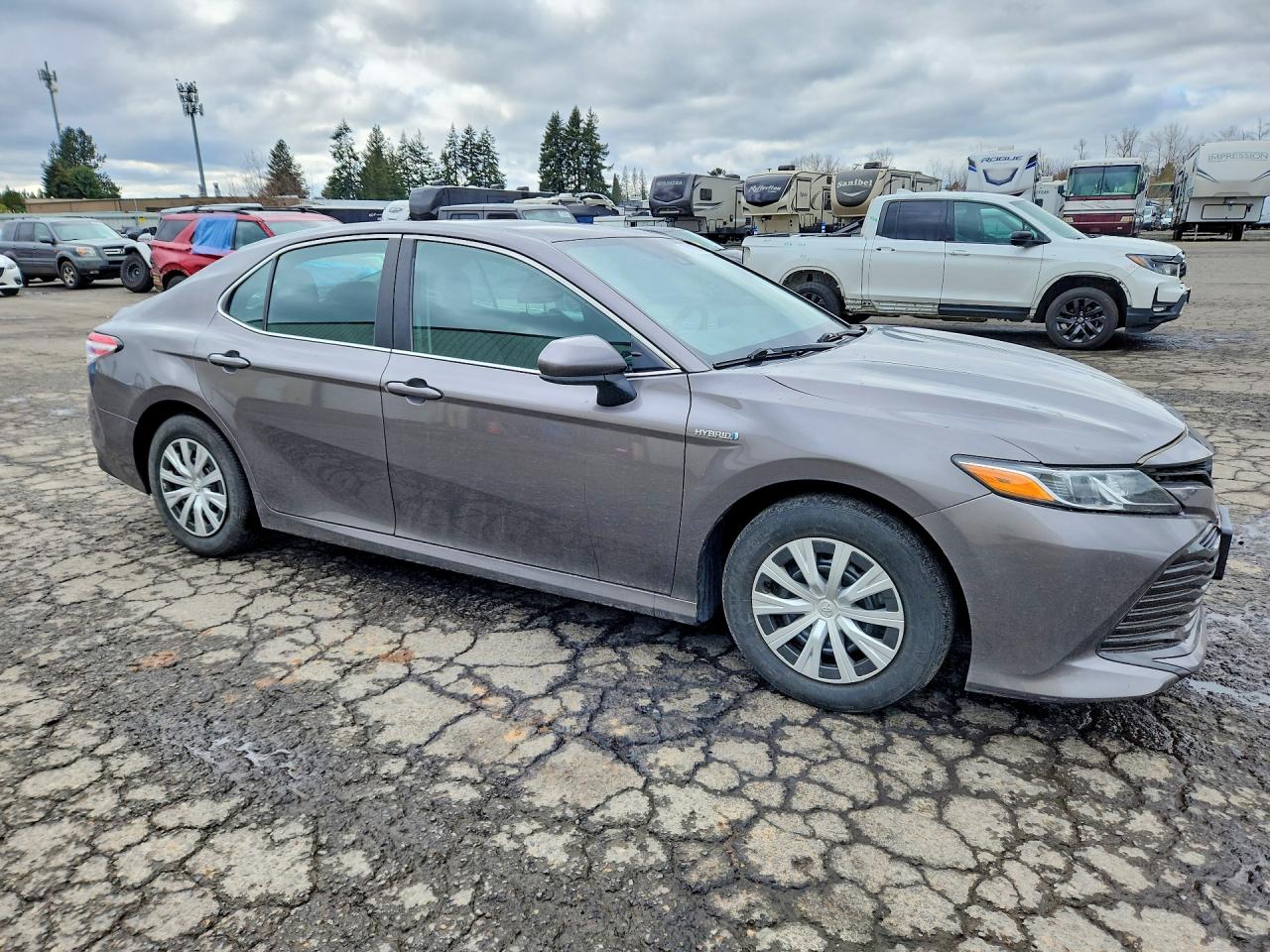 2019 TOYOTA CAMRY LE photo 4