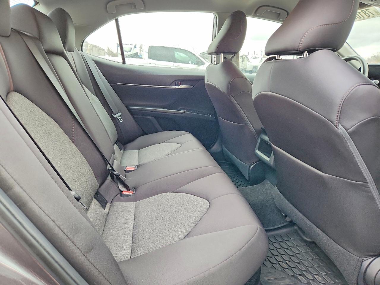 2019 TOYOTA CAMRY LE photo 10
