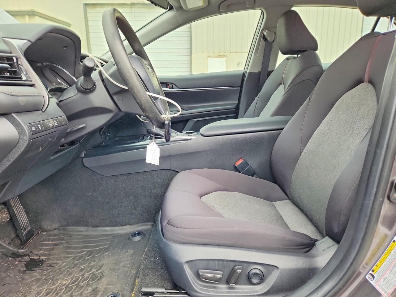 2019 TOYOTA CAMRY LE photo 7