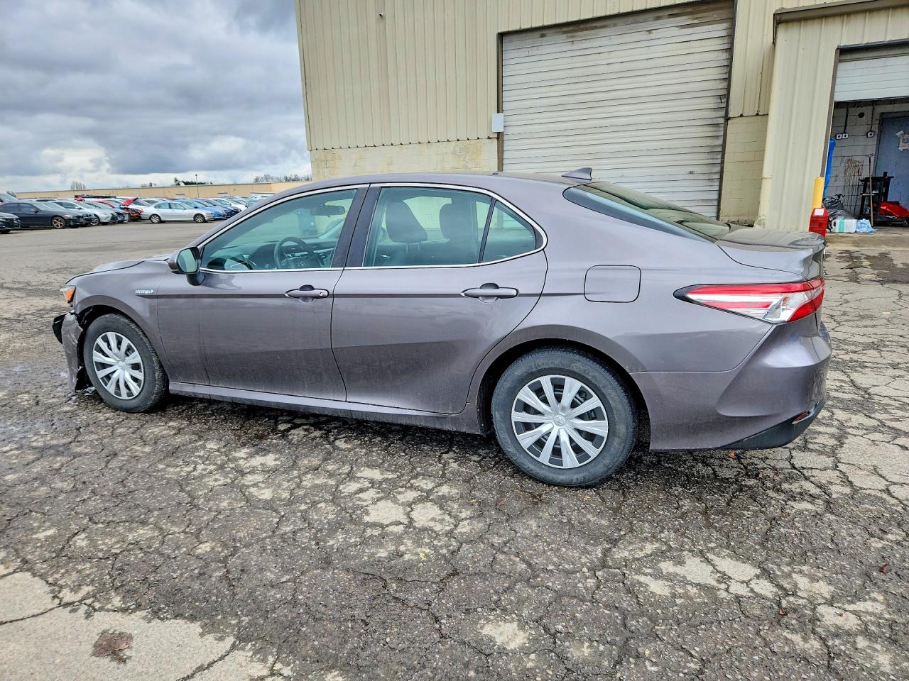 2019 TOYOTA CAMRY LE photo 2