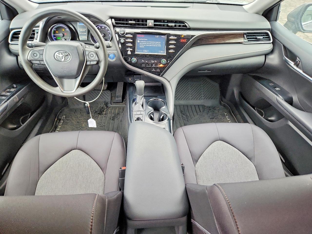 2019 TOYOTA CAMRY LE photo 8