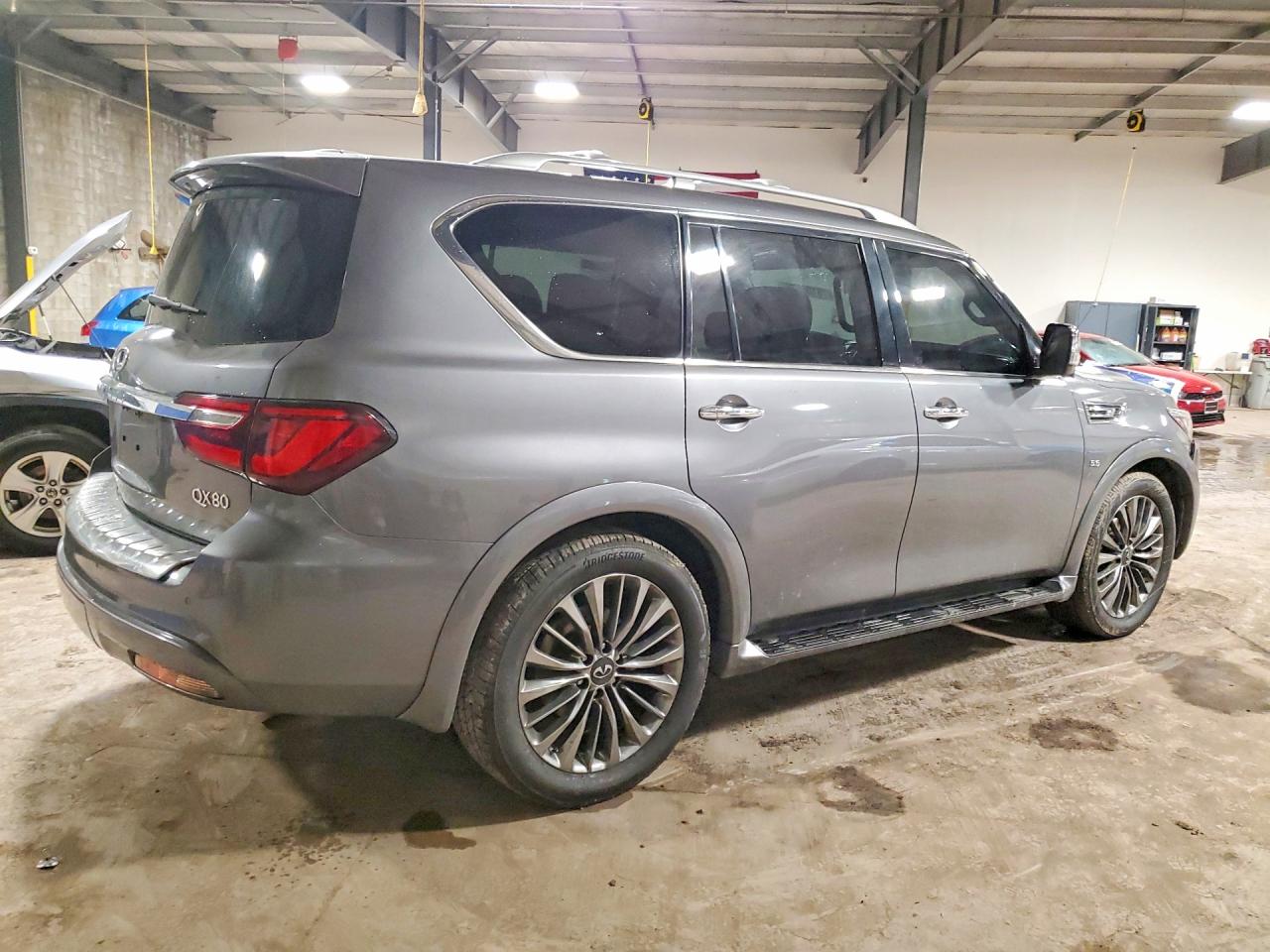 2019 INFINITI QX80 LUXE photo 5