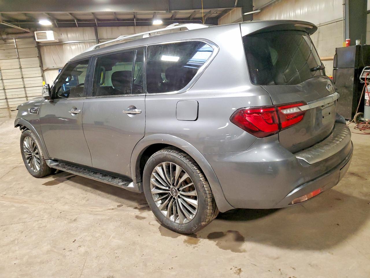 2019 INFINITI QX80 LUXE photo 3