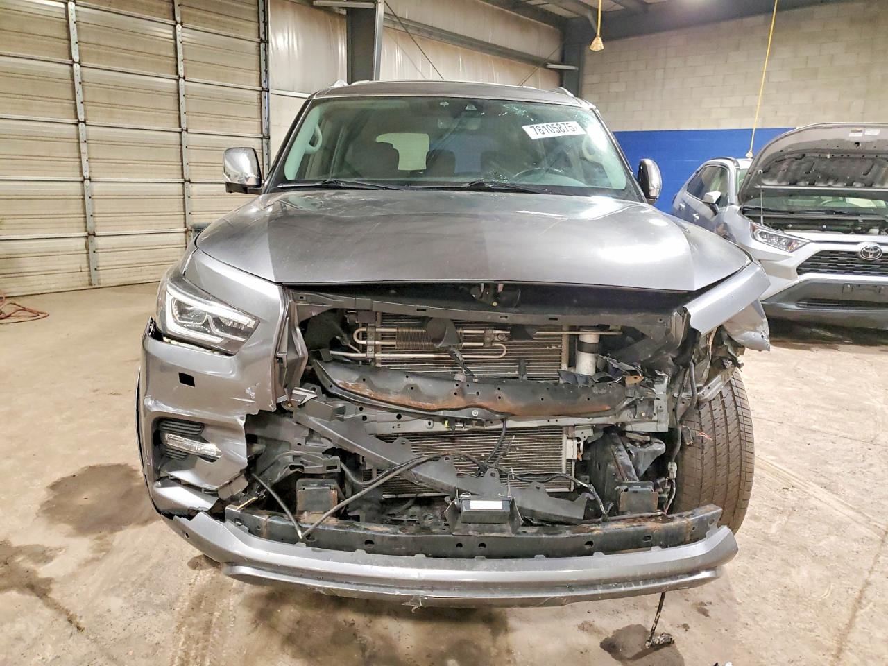 2019 INFINITI QX80 LUXE photo 9