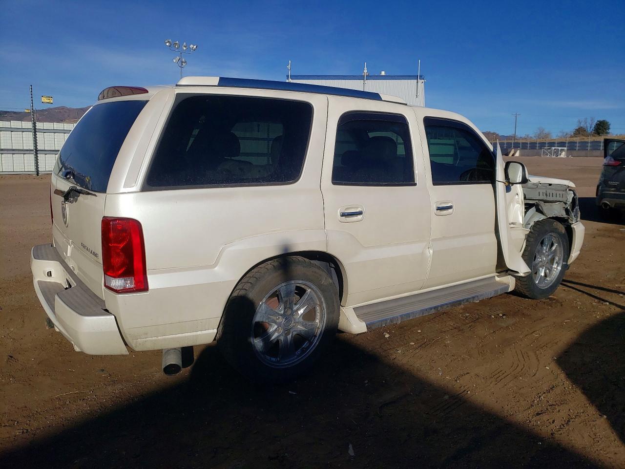 2006 CADILLAC ESCALADE LUXURY photo 3