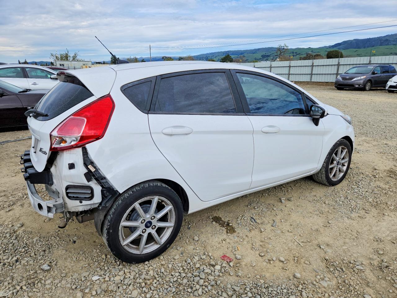 2019 FORD FIESTA SE photo 3