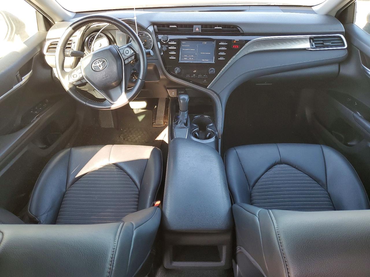 2018 TOYOTA CAMRY SE photo 8