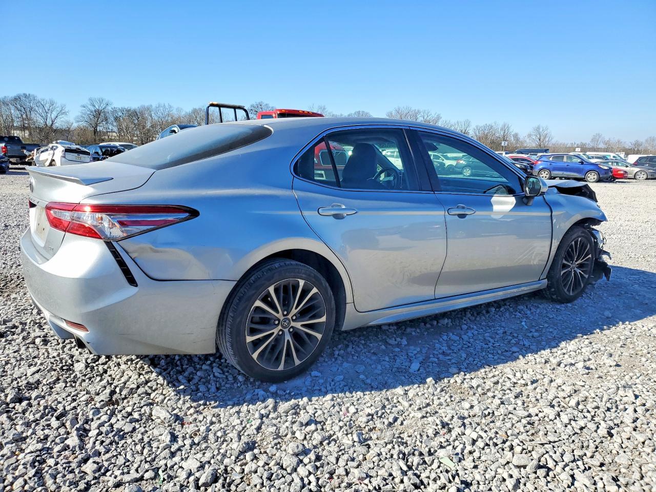 2018 TOYOTA CAMRY SE photo 3