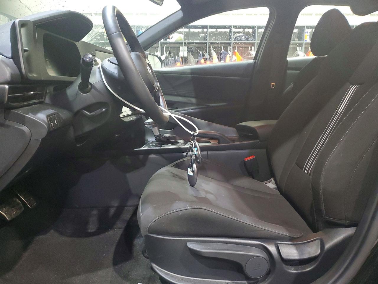 2025 HYUNDAI ELANTRA SEL SPORT photo 19