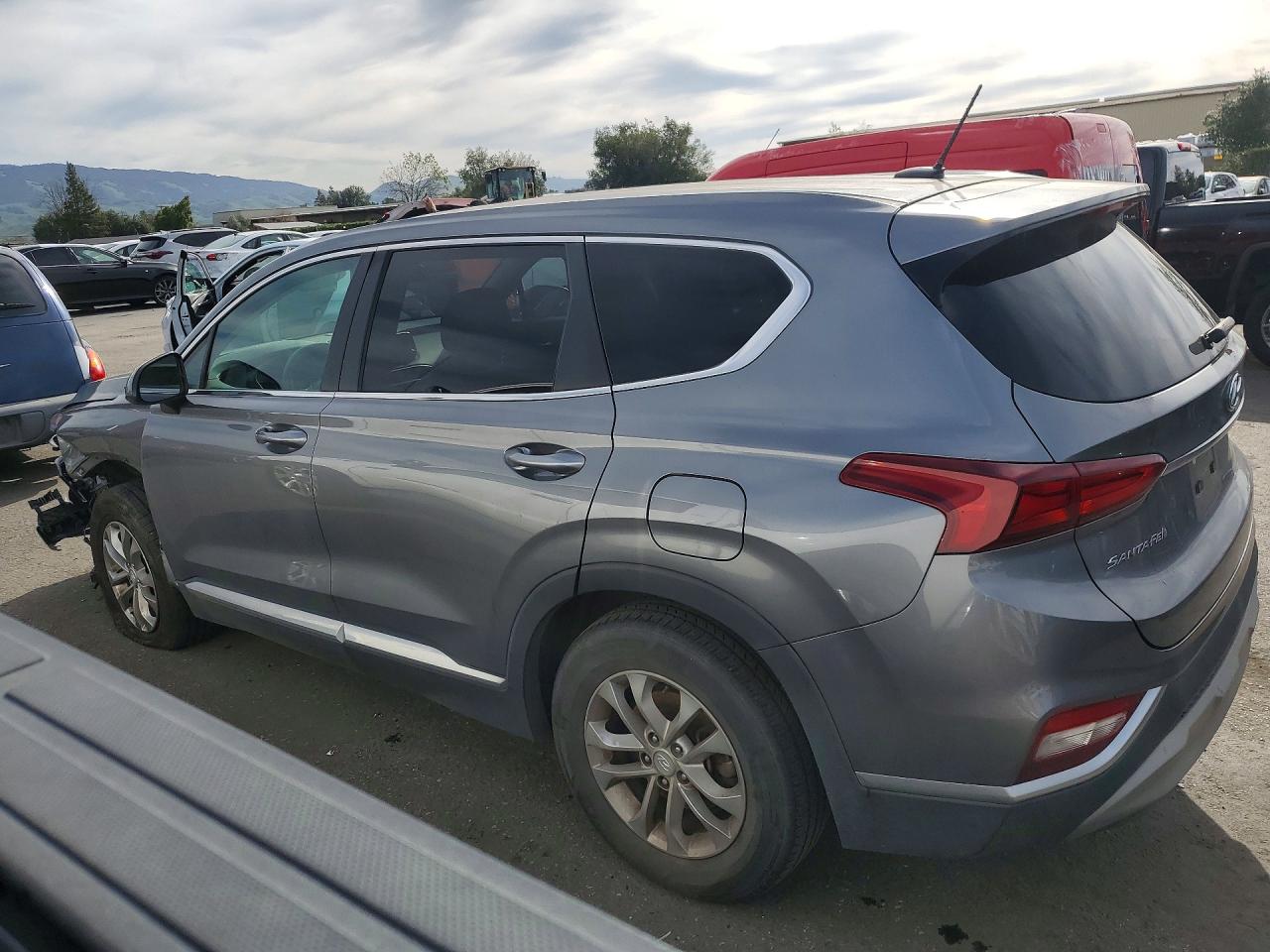 2019 HYUNDAI SANTA FE SE photo 2