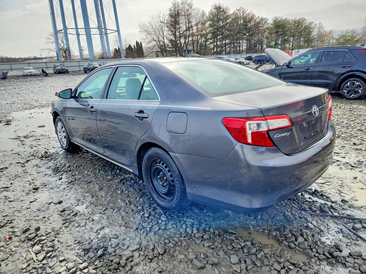 2014 TOYOTA CAMRY LE photo 3