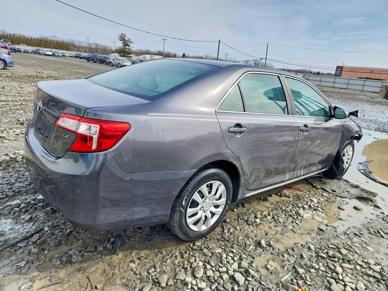2014 TOYOTA CAMRY LE photo 5