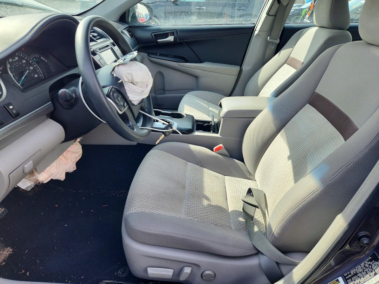 2014 TOYOTA CAMRY LE photo 13