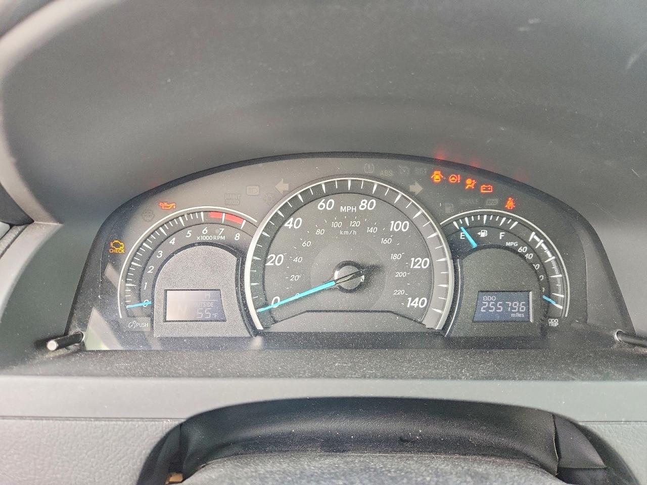 2014 TOYOTA CAMRY LE photo 17