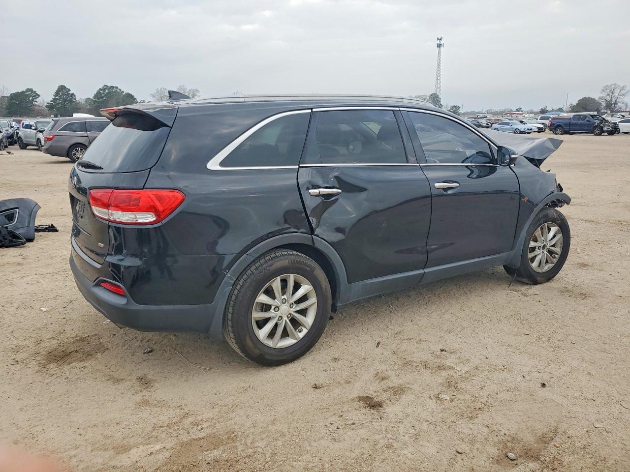 2016 KIA SORENTO LX photo 3