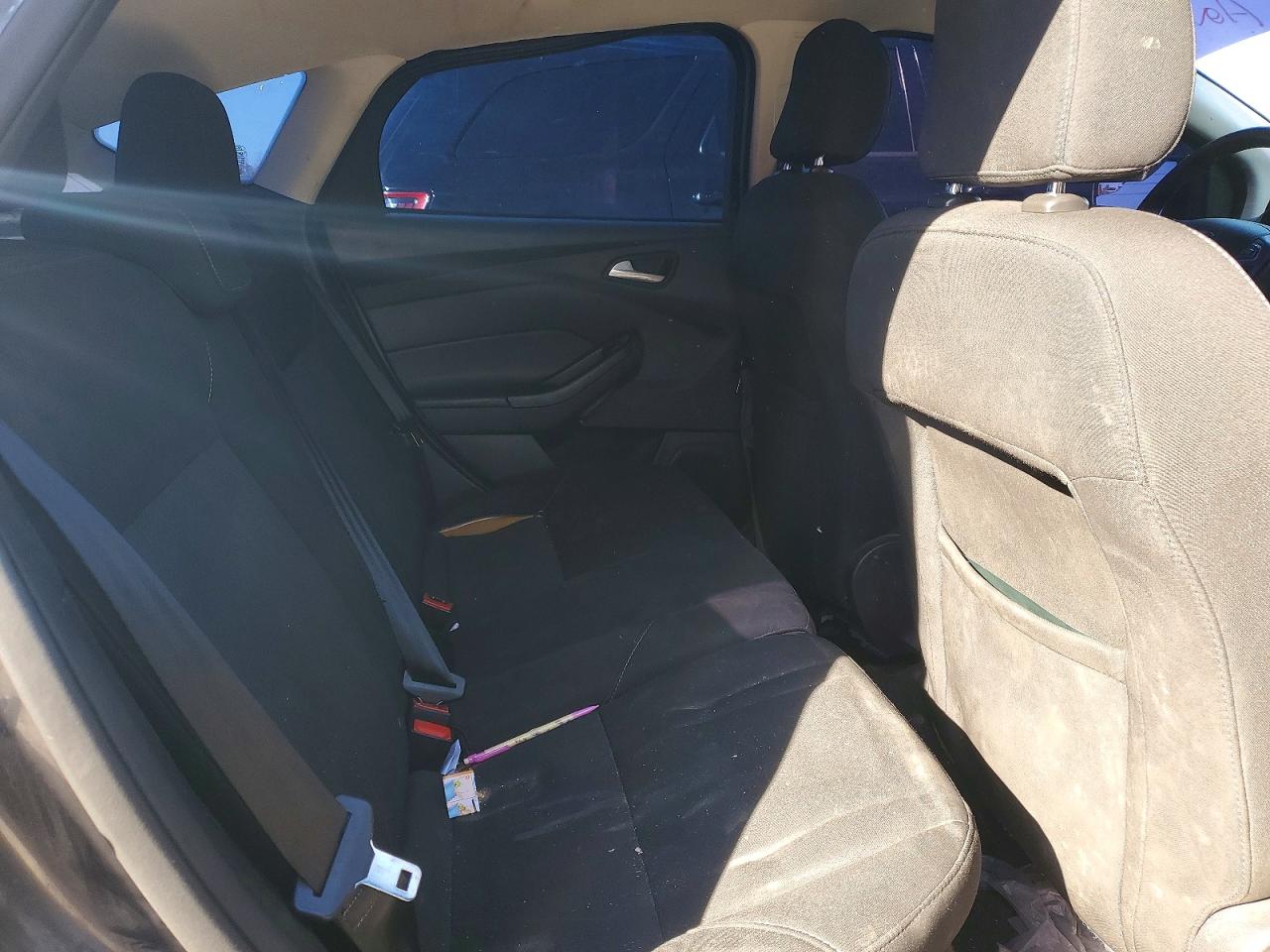 2017 FORD FOCUS SE photo 19