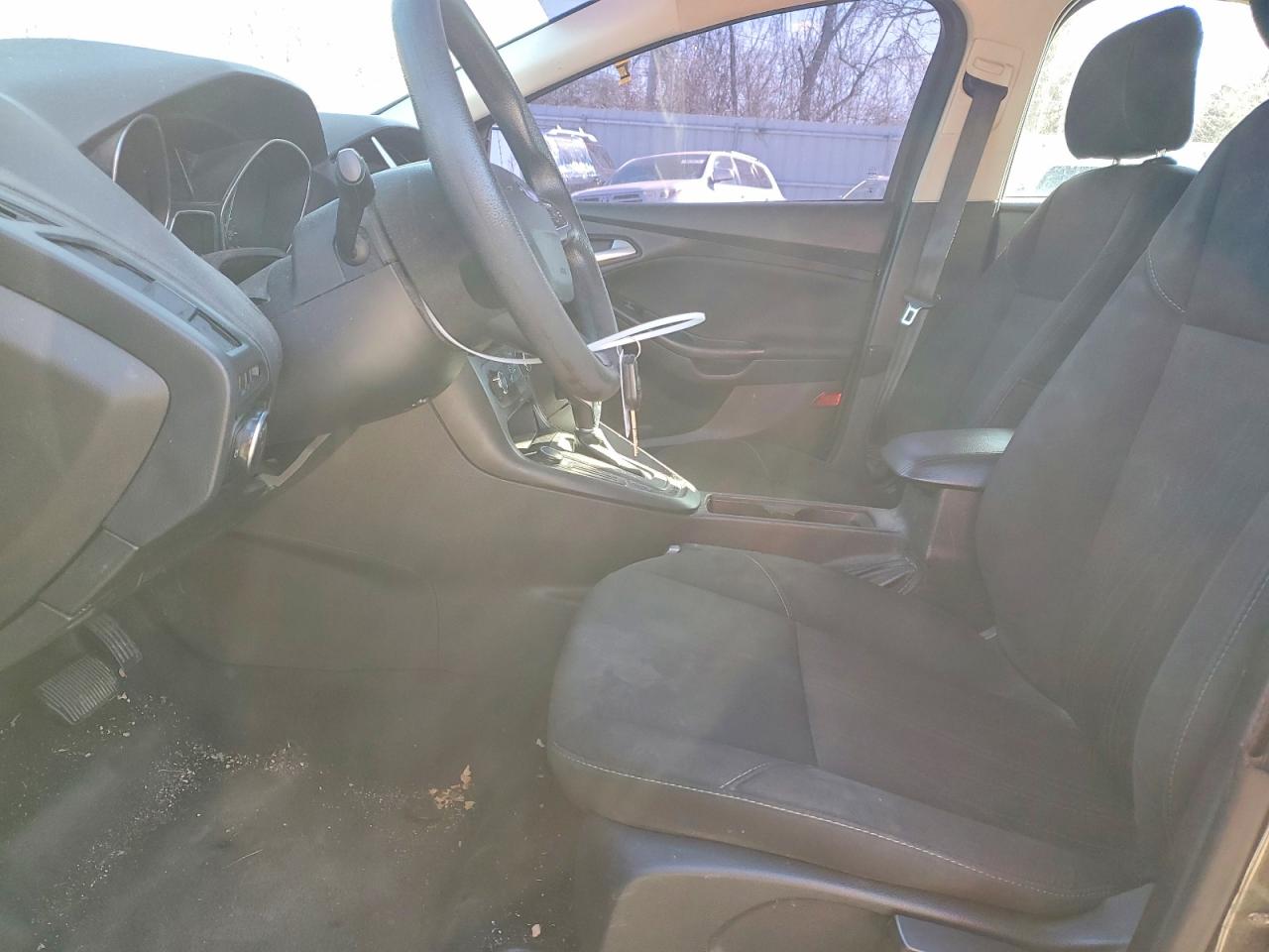2017 FORD FOCUS SE photo 13