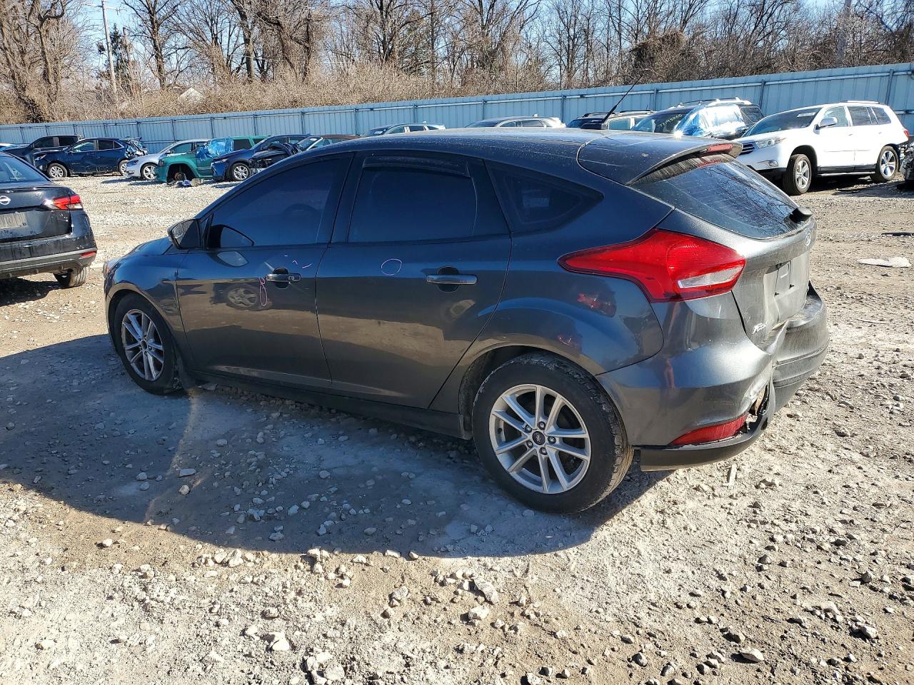 2017 FORD FOCUS SE photo 3