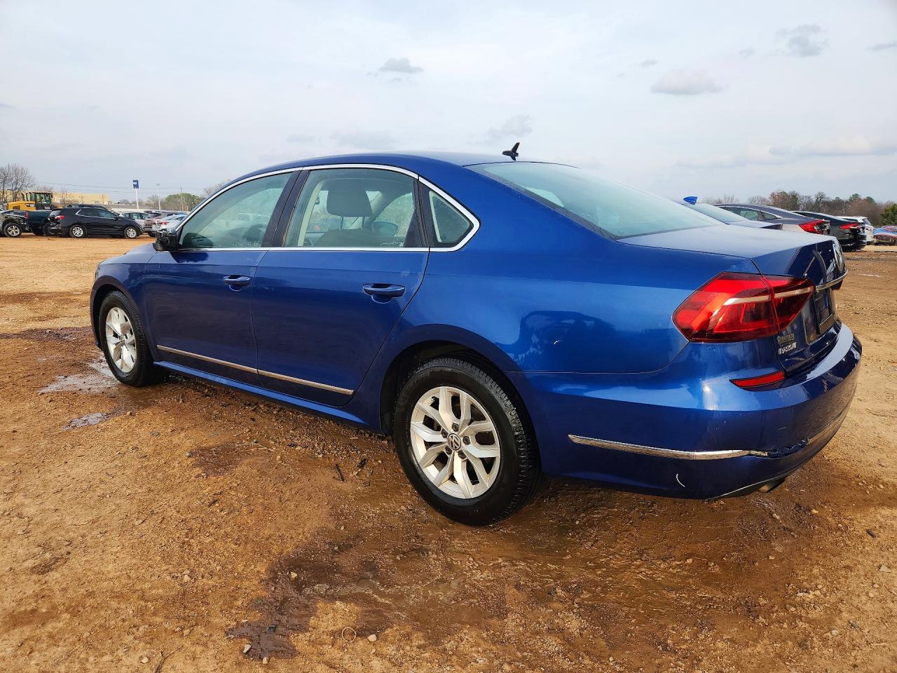 2017 VOLKSWAGEN PASSAT S photo 2