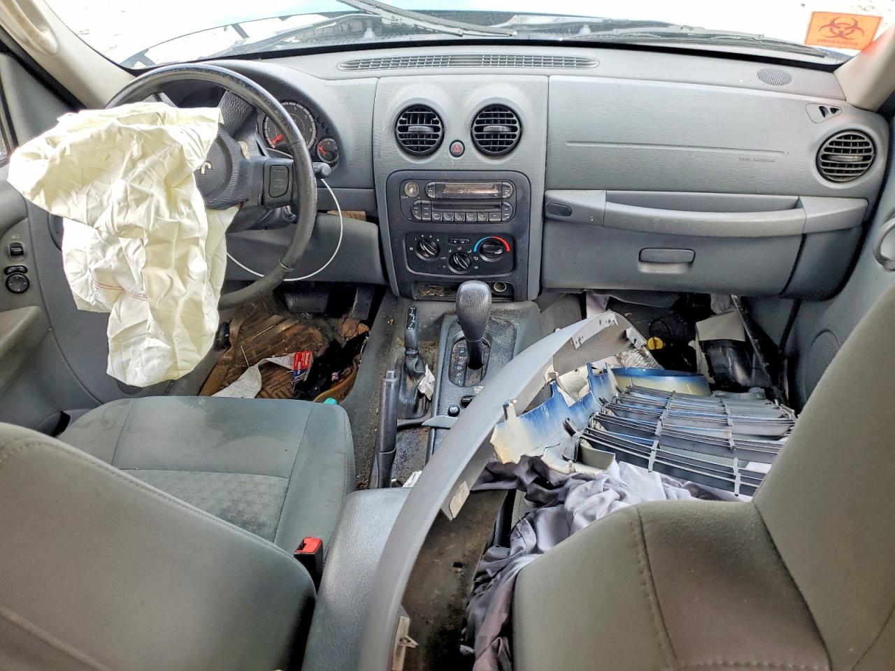 2005 JEEP LIBERTY photo 15