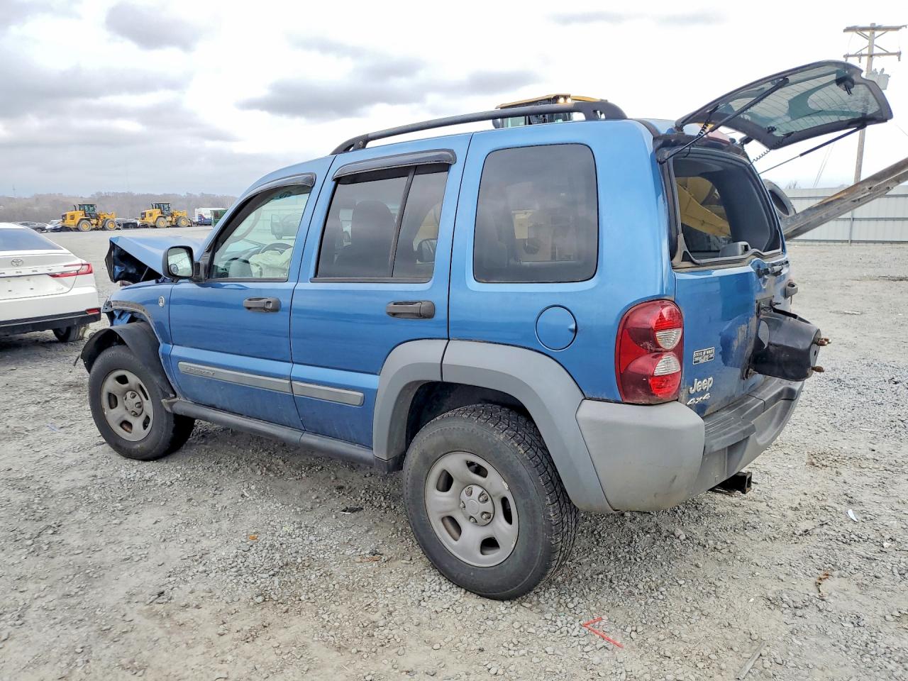 2005 JEEP LIBERTY photo 3
