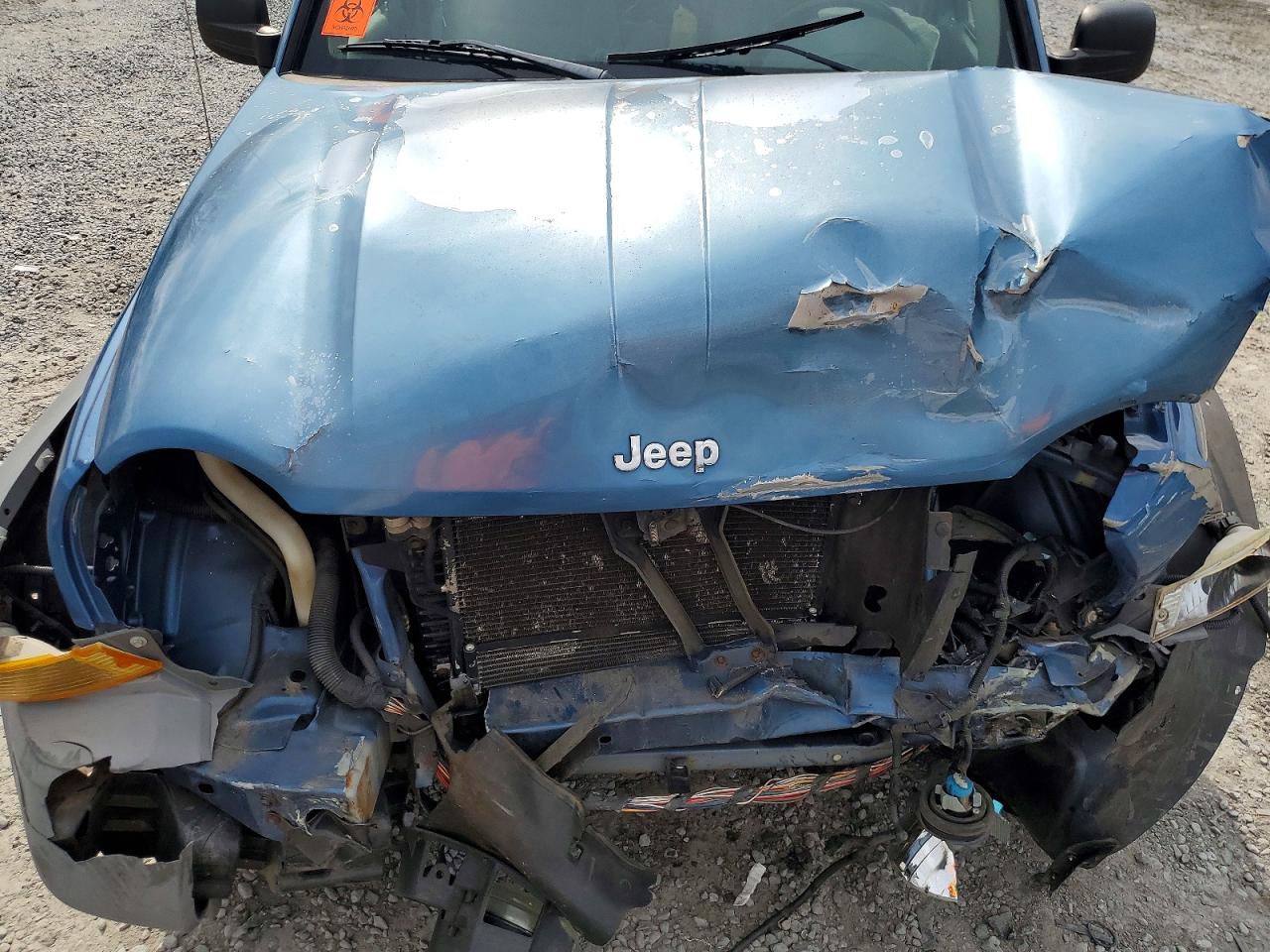 2005 JEEP LIBERTY photo 21