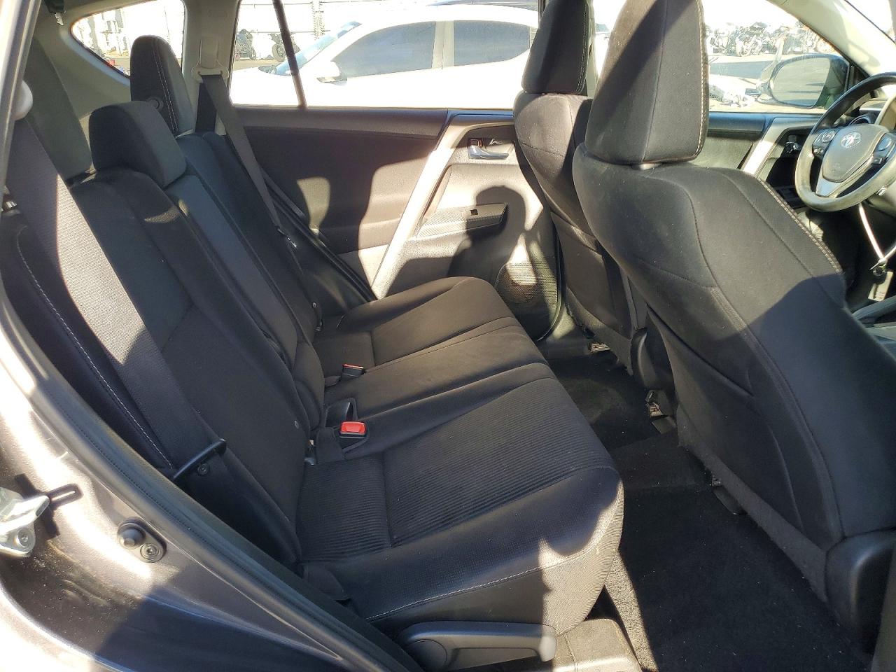 2015 TOYOTA RAV4 XLE photo 21