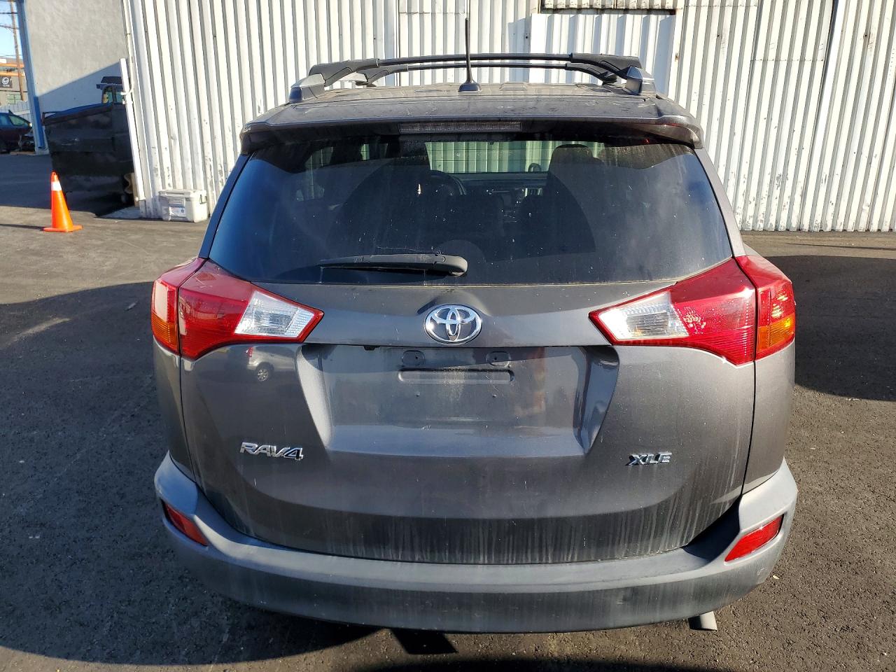 2015 TOYOTA RAV4 XLE photo 11