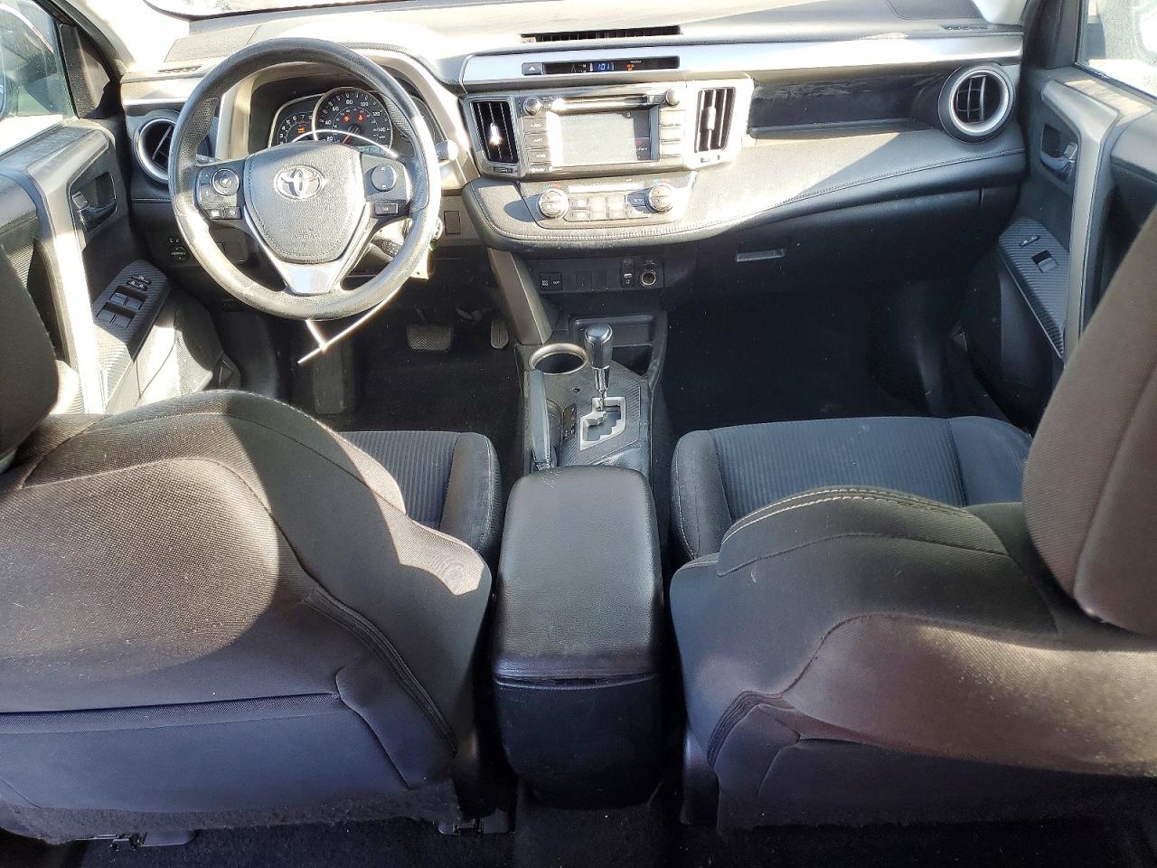 2015 TOYOTA RAV4 XLE photo 15