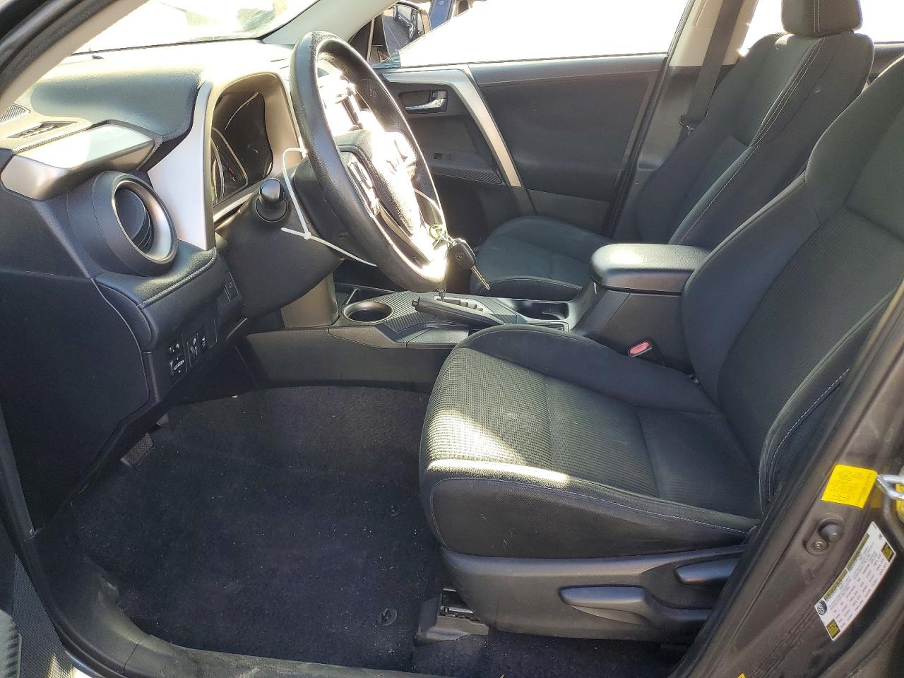 2015 TOYOTA RAV4 XLE photo 13