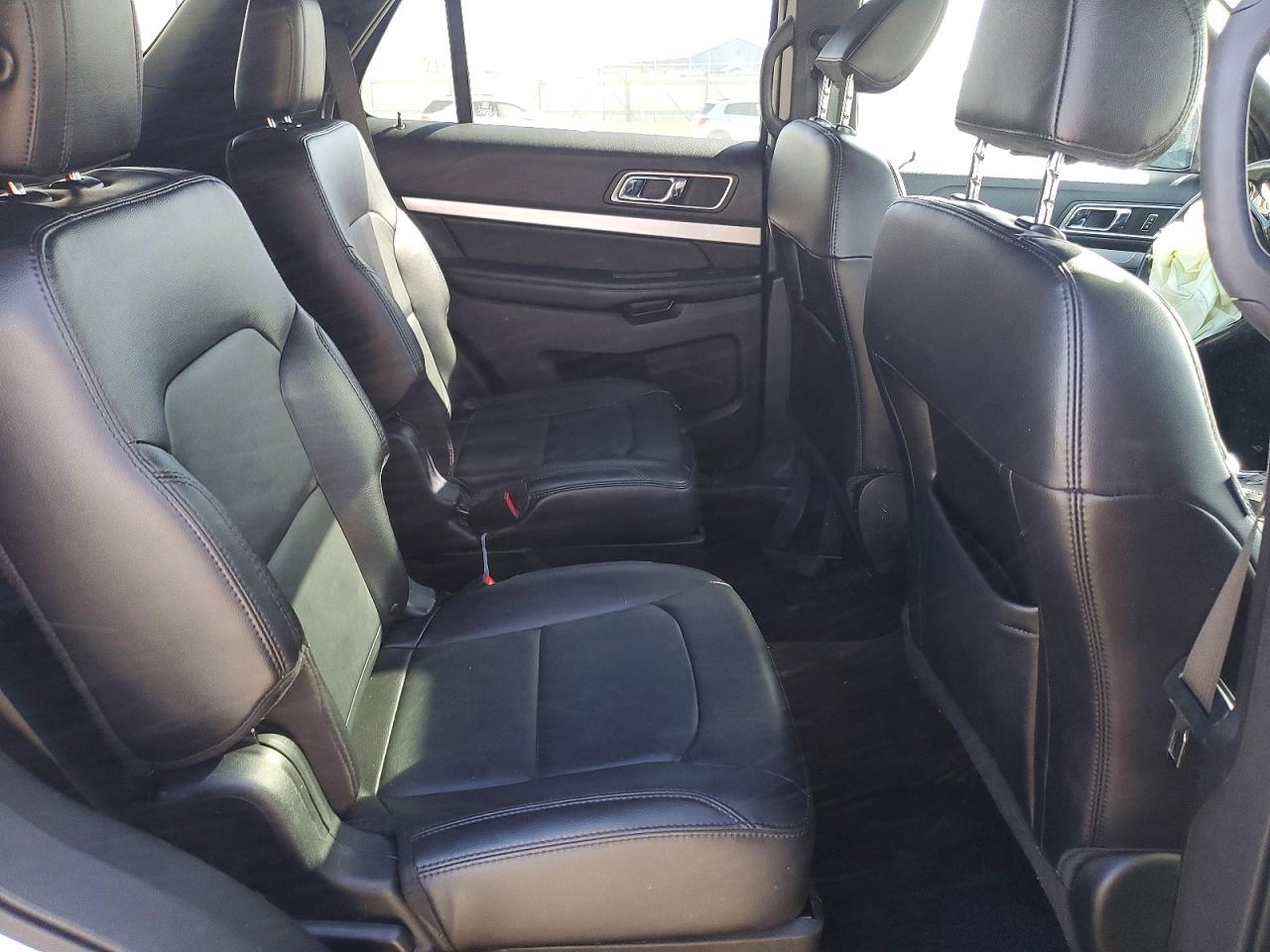 2017 FORD EXPLORER XLT photo 31